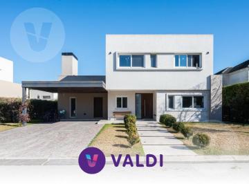 Casa · 207m² · 6 Ambientes · 2 Cocheras · Casa en Venta - Barrio Don Joaquin, Canning