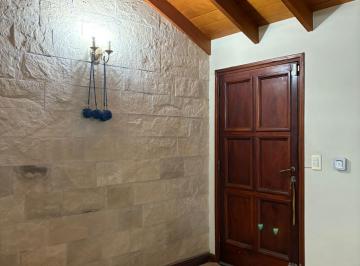 Casa de 4 ambientes, Quilmes · Confortable Chalet en Muy Buena Ubicación