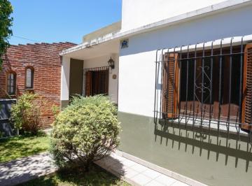 Casa · 120m² · 3 Ambientes · 3 Cocheras · Venta Permuta Casa con Parque Cochera Galeria Temperley