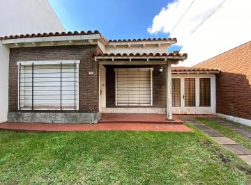 Casa · 120m² · 3 Ambientes · 2 Cocheras · Casa - Castelar Norte