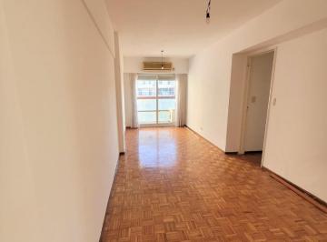 Departamento · 63m² · 4 Ambientes · Venta 4 Ambientes Reformado con Balcón, Apto Prof, Congreso