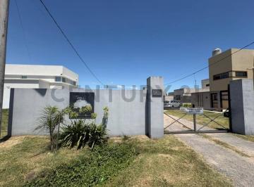 Casa · 83m² · 3 Ambientes · Casa en Venta. Barrio Cerrado "El Ombu"