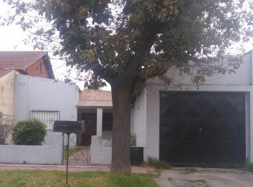 Casa · 80m² · 3 Ambientes · 1 Cochera · Oportunidad Casa Lote Extenso