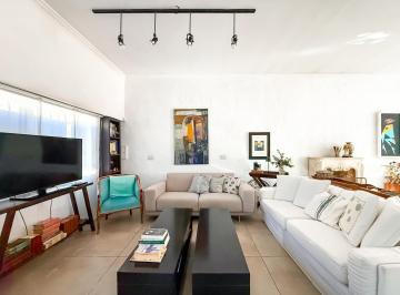Casa · 142m² · 5 Ambientes · Casa en Venta de 2 Plantas en La Lucila, con Patio y Pileta