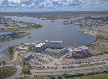 Casa · 250m² · 5 Ambientes · 2 Cocheras · Hermosa Casa a Estrenar de Categoria en Puertos del Lago!