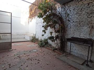 Casa · 71m² · 5 Ambientes · Casa Pasillo Republica de La Sexta Dos Dorm. Patio Comodín