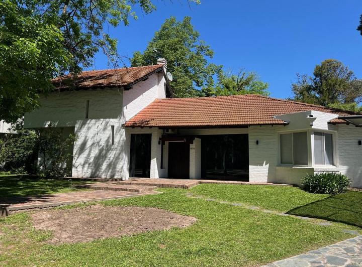 Casa · 370m² · 7 Ambientes · 1 Cochera