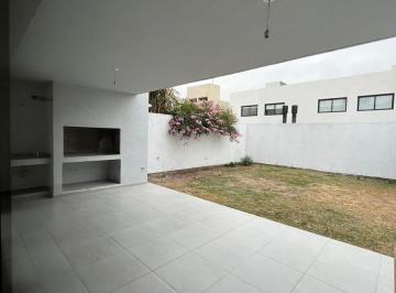 Casa · 160m² · 4 Ambientes · 1 Cochera · Dúplex en Venta de 3 Dorm. en Greenville 2