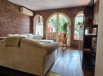 Casa · 5 Dormitorios · 2 Cocheras · Chalet en Alquiler en Stella Maris
