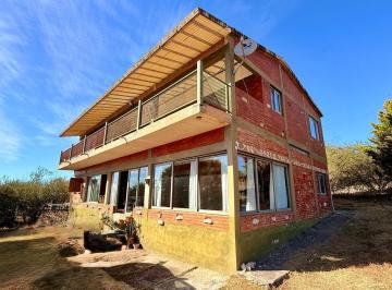 Casa · 285m² · 7 Ambientes · Exclusiva Casa con Pileta y Vista a Las Montañas - Cabalango.