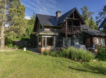 Casa · 200m² · 5 Dormitorios · 1 Cochera · Arquitectura Patagónica y Amplitud – Casa 5 Dorm. en Lomas del Correntoso