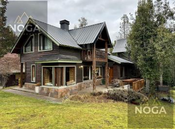 Casa · 200m² · 5 Dormitorios · 1 Cochera · Arquitectura Patagónica y Amplitud – Casa 5 Dorm. en Lomas del Correntoso