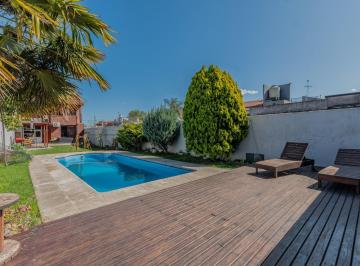 Casa · 219m² · 5 Ambientes · 1 Cochera · Casa. Jardin y Pileta. 5 Ambientes. Banfield Oeste