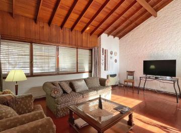Casa · 192m² · 5 Ambientes · 1 Cochera · Venta Casa 5 Ambientes C/ Parque y Quincho en Parque Luro