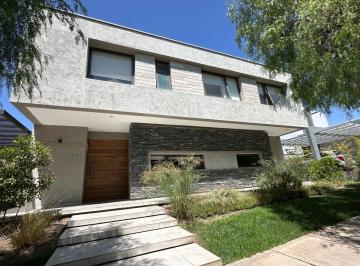 Casa de 4 ambientes, Ciudad de Mendoza · Barrio Privado Dalvian
