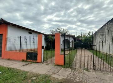Casa de 4 ambientes, San Miguel · Vivienda Multifamiliar. Chalet 4 Amb, Local y 2 Deptos de 2 Amb Cada Uno
