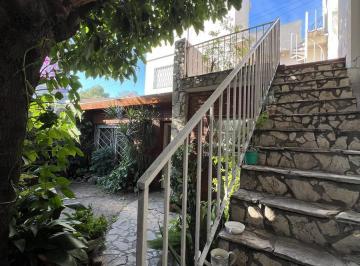 Casa · 213m² · 4 Ambientes · 1 Cochera · Venta Casa 3 Dorm. Jardin Quincho Cochera y Terraza Apto Crédito