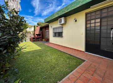 Casa · 125m² · 5 Ambientes · 1 Cochera · En Venta. Casa 3 Dorm. Más Comodín. Cochera, Jardín y Parrillero. Fisherton.