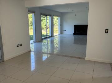 Casa · 290m² · 4 Dormitorios · 2 Cocheras · Casa en Barrio Cerrado La Alameda