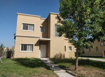 Casa · 140m² · 4 Ambientes · Casa en Alquiler en Santa Guadalupe, Pilar del Este, Pilar