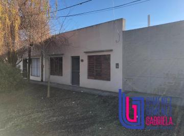 Casa · 84m² · 3 Ambientes · 2 Cocheras · Alquiler 9 E/ 76 y 77 Villa Elvira Casa 2 Dorm.