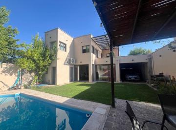Casa · 284m² · 3 Dormitorios · 2 Cocheras · Casa en Lujan de Cuyo