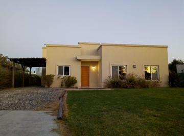 Casa · 134m² · 4 Ambientes · 2 Cocheras · Casa en La Cuesta