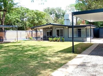 Casa · 71m² · 6 Ambientes · 1 Cochera · Venta de Casa a Estrenar Amoblada a 200 m del Lago
