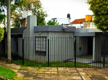 Casa · 142m² · 5 Ambientes · 1 Cochera · Venta Casa Residencial Velez Sarsfield 3 Dorm