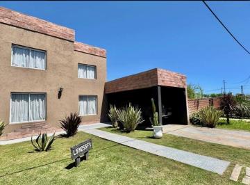 Casa · 390m² · 6 Ambientes · 1 Cochera · Casa en Venta - 4 Dorm. 3 Baños - San Vicente