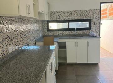 Casa · 71m² · 3 Ambientes · 1 Cochera · Duplex en Venta Platanos