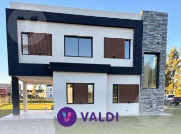 Casa · 700m² · 5 Ambientes · 4 Cocheras · Casa en Alquiler - Barrio El Principado, Canning