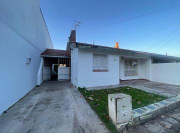 Casa · 180m² · 5 Ambientes · 1 Cochera · Venta de Casa Miramar