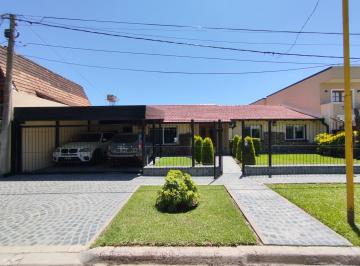 Casa · 235m² · 7 Ambientes · 2 Cocheras · Casa en Gualeguaychu