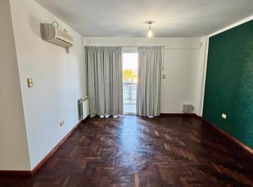 Departamento · 50m² · 2 Ambientes · Dpto Amplio de 1 Dor. con Balcon, Exc Ubicacion!