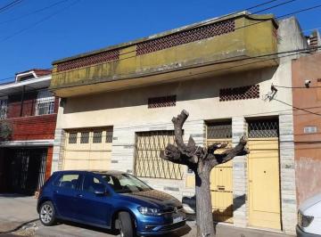 Bodega-Galpón de 3 ambientes, Morón · Galpon con Vivienda en Venta