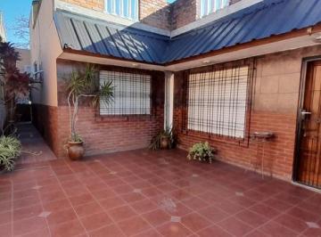 Casa · 160m² · 4 Ambientes · 1 Cochera · Casa en Tablada