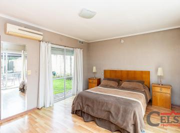 Casa de 3 ambientes, Luján · Casa 3 Amb, Máster Suite, 2 Baños, Cochera Cubierta y Patio con Parrilla
