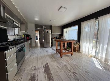 Casa · 310m² · 6 Ambientes · 2 Cocheras · Casa en Venta, 4 Dorm. con Pileta, en Ing. Maschwitz
