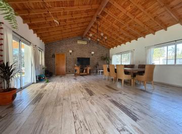 Casa · 310m² · 6 Ambientes · 2 Cocheras · Casa en Venta, 4 Dorm. con Pileta, en Ing. Maschwitz