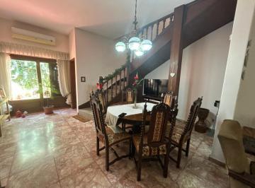 Casa de 5 ambientes, Rosario · Excelente Chalet en Zona Sur (Dean Funes 600)
