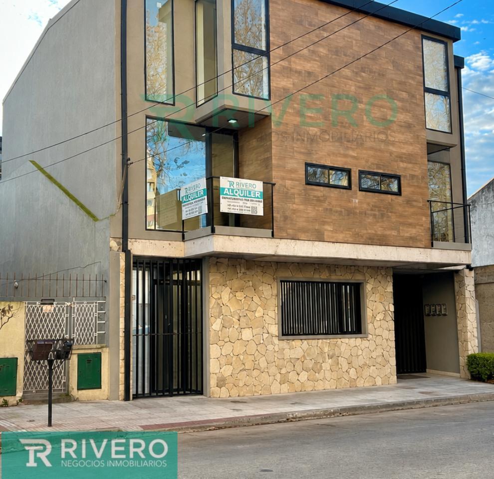 Depto 2 amb en planta alta, 50m² con balcón y cochera