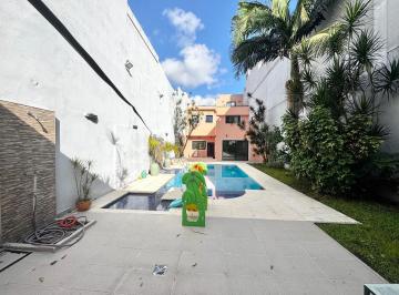 Casa · 180m² · 5 Ambientes · 2 Cocheras · Casa de 5 Ambientes Remodelada con Cochera y Pileta en Villa Crespo