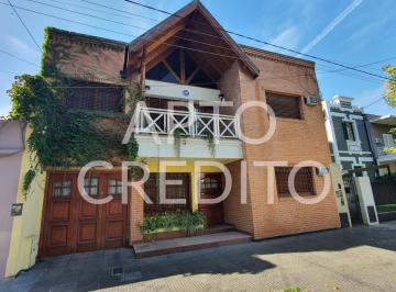 Casa · 178m² · 5 Ambientes · 1 Cochera · Importante Casa en Banfield Oeste – Calidad Constructiva – Apta Crédito