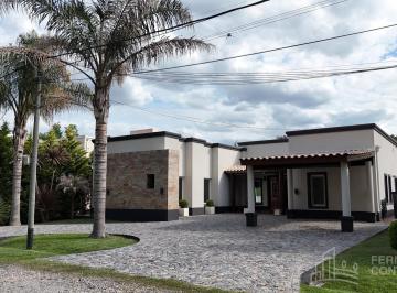 Casa · 200m² · 4 Ambientes · 1 Cochera · Casa en Venta