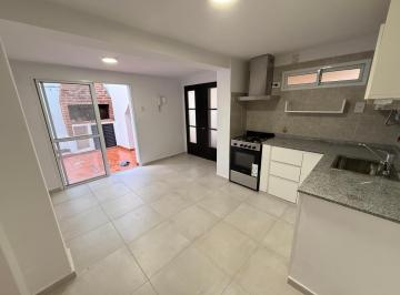 PH · 58m² · 4 Ambientes · PH en República de La Sexta - Patio - Parrilla - Pasillo