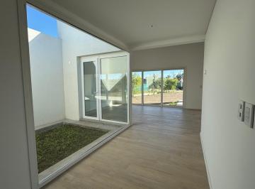 Casa · 157m² · 4 Ambientes · 2 Cocheras · Casa en Vida Barrio Cerrado