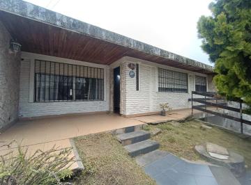 Casa · 123m² · 4 Ambientes · 3 Cocheras · Alquiler Casa Ituzaingo