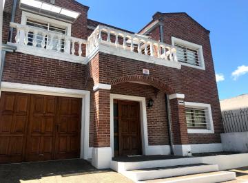 Casa de 6 ambientes, La Plata · Casa con Pileta y Quincho - Alquiler en Gonnet