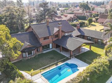 Casa · 468m² · 6 Ambientes · 3 Cocheras · Casa en Venta Mapuche Cc, Pilar